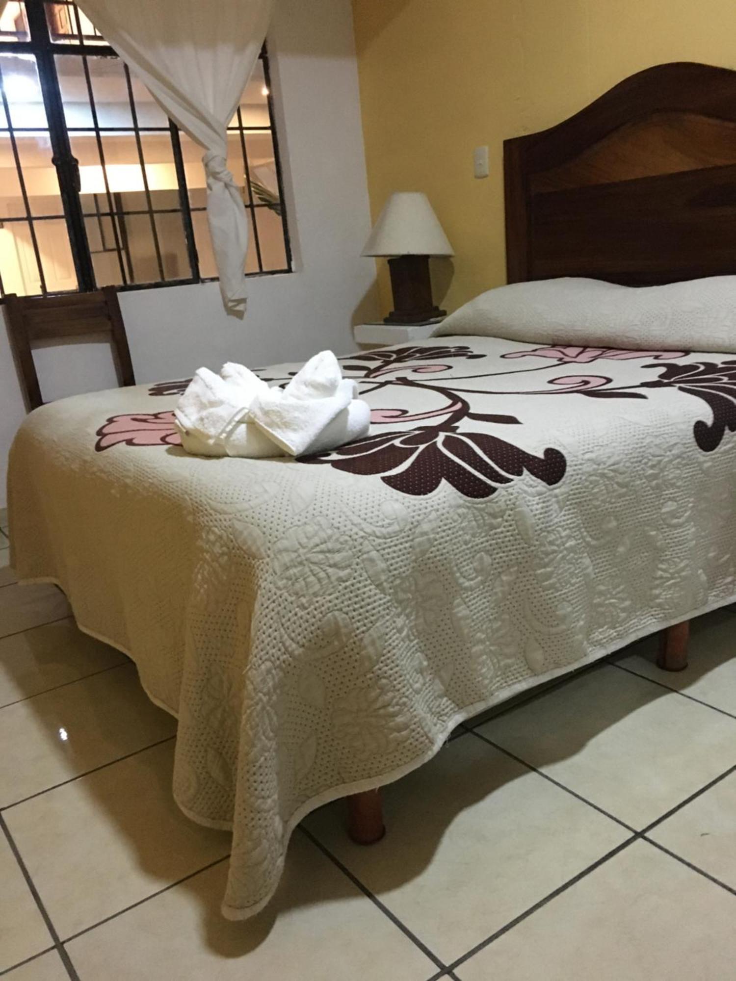 Hotel Posada Camelinas Pátzcuaro Kültér fotó