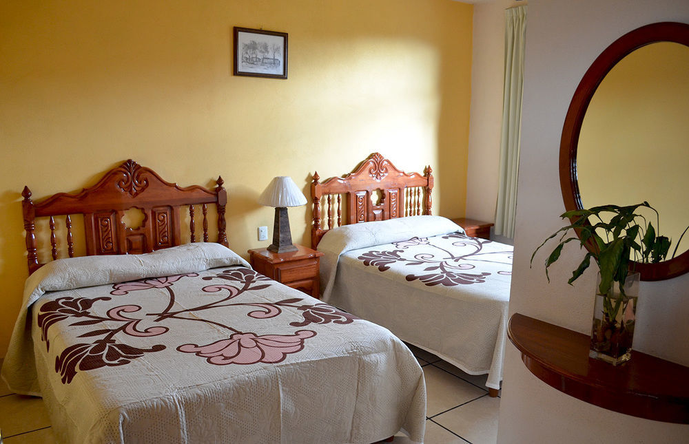 Hotel Posada Camelinas Pátzcuaro Kültér fotó