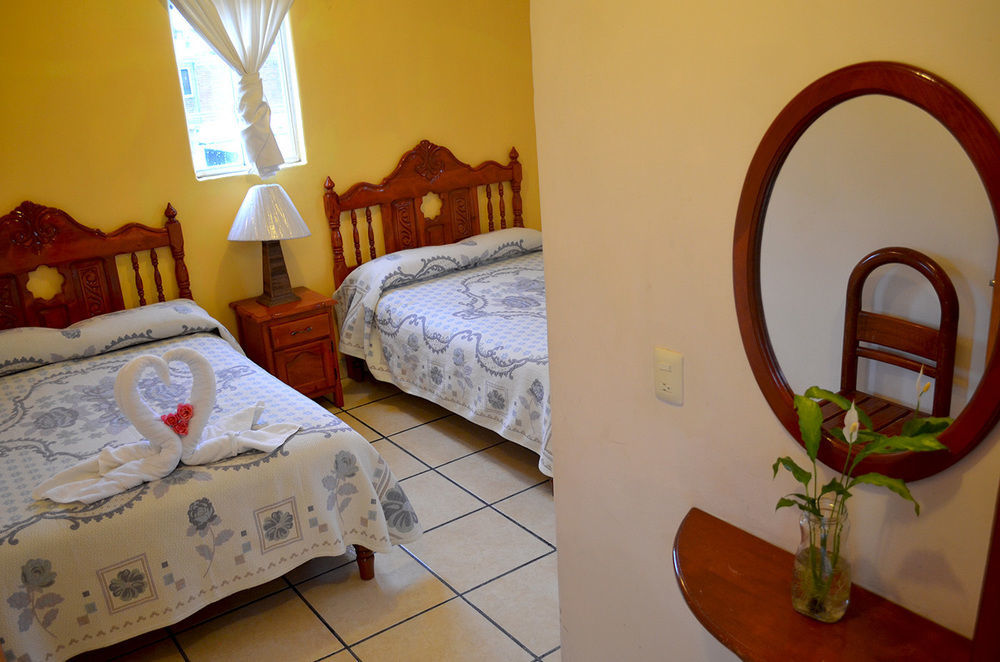 Hotel Posada Camelinas Pátzcuaro Kültér fotó