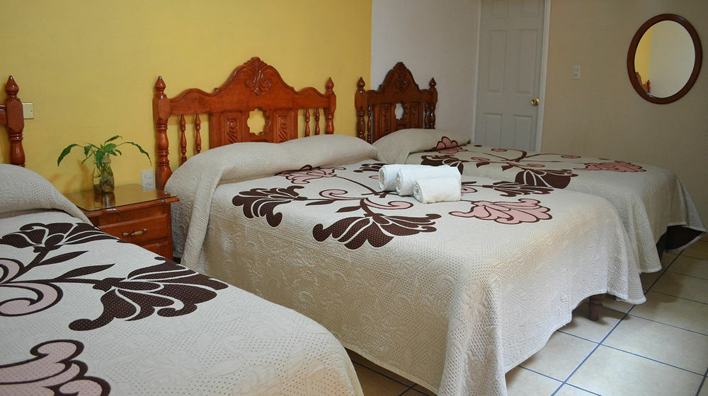 Hotel Posada Camelinas Pátzcuaro Kültér fotó